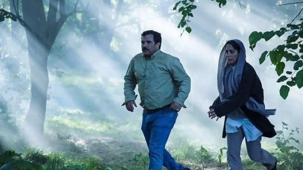 نقد و بررسی فیلم در آغوش درخت+ دانلود 1403 5 فیلم در آغوش درخت