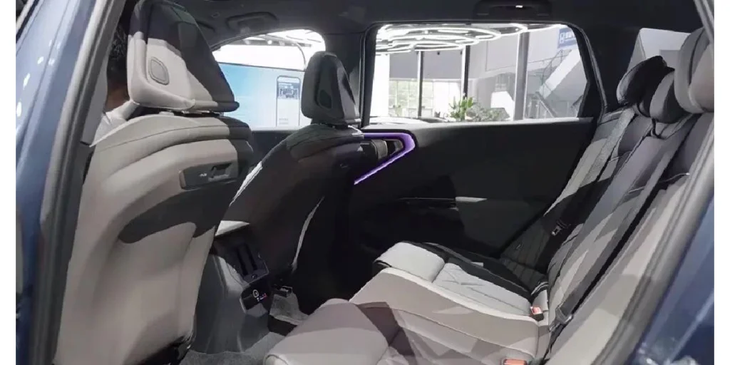 نسخه مونتاژ چین بی ام و X3، با امکانات ویژه و قیمت پایین‌تر از نسخه آلمانی، توانسته است توجه بسیاری از خریداران ایرانی را جلب کند.
