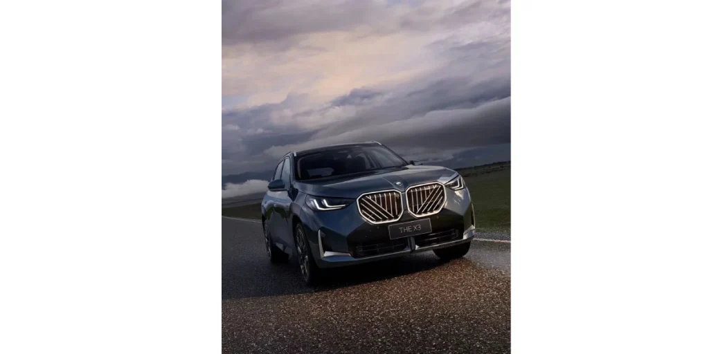 بی ام و X3 مونتاژ چین با موتورهای قدرتمند و طراحی شیک، به یکی از گزینه‌های اصلی خرید خودروهای لوکس در بازار ایران تبدیل شده است.
