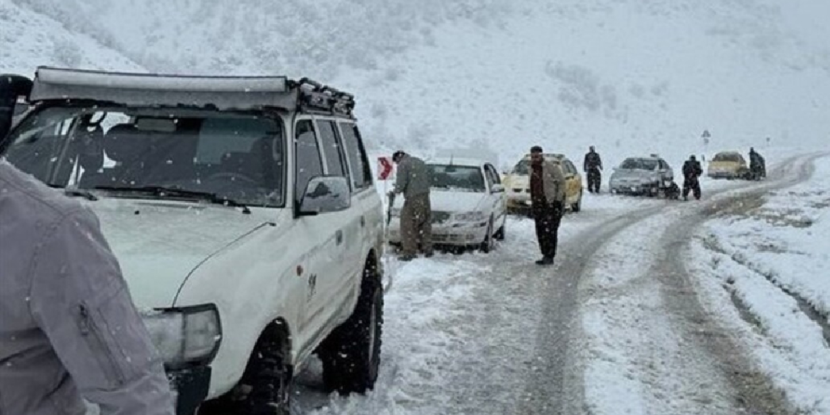 پلیس از رانندگان خواست به دلیل سقوط بهمن در چالوس و شرایط نامساعد جوی از سفرهای غیرضروری پرهیز کنند.