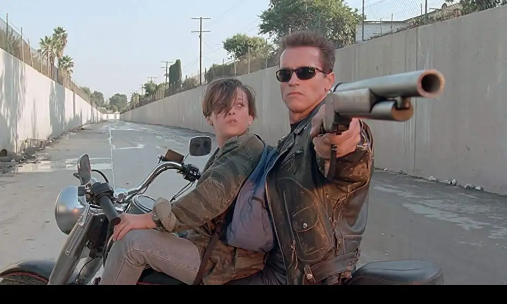 سفری به اعماق فضا و ذهن: بهترین فیلم های علمی تخیلی تاریخ سینما 6 نابودگر 2: روز داوری (Terminator 2: Judgment Day)