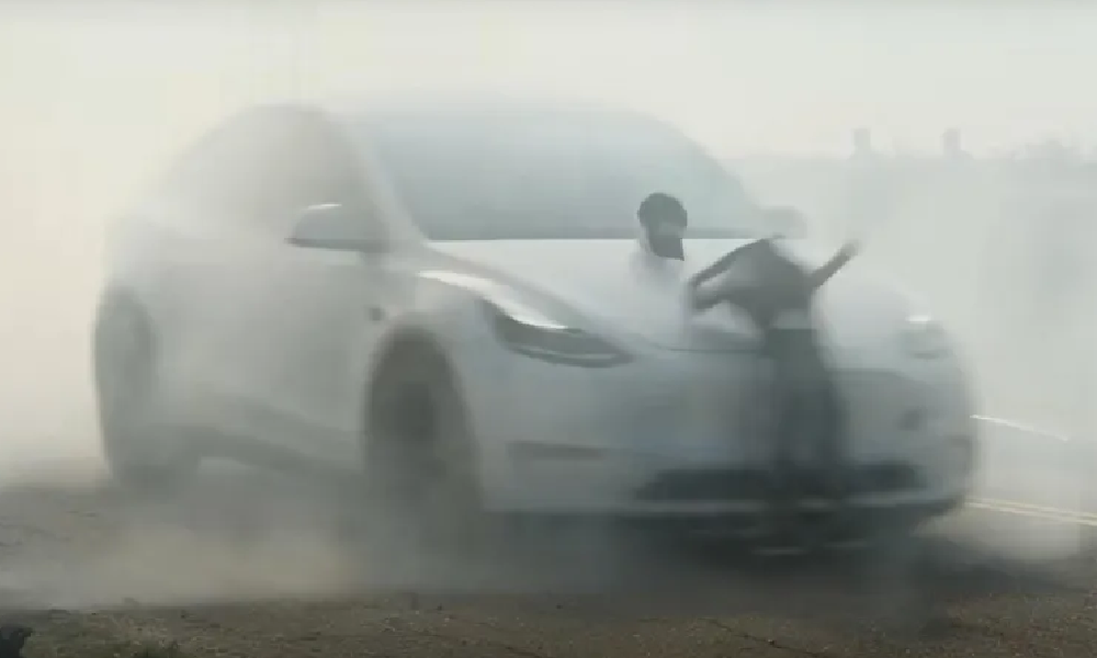 خودران تسلا در تله دیوار نقاشیشده: آیا فناوری خودران تسلا قابل اعتماد است؟ 1404 3 لکسوس مجهز به LiDAR پیش از دیوار در آزمایش فناوری خودران تسلا متوقف شد.