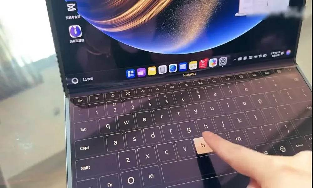 انقلابی در دنیای لپتاپها: هواوی از اولین لپتاپ تاشوی جدید هواوی رونمایی کرد! 6 کیبورد لمسی لپتاپ تاشوی جدید هواوی با بازخورد لمسی