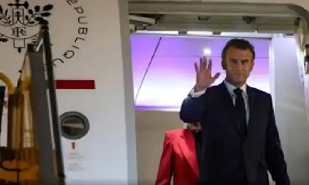 سیلی خوردن مکرون رئیس‌جمهور فرانسه