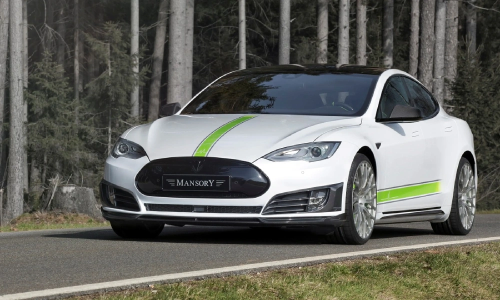 کوروش منصوری کیست؟