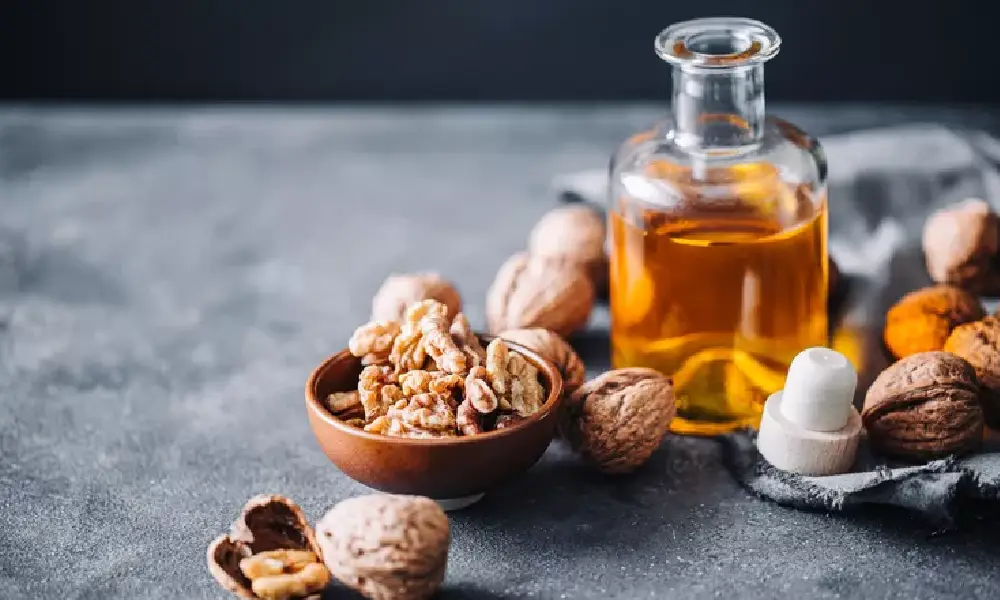 گردو و روغن سویا از بهترین منابع امگا 3 برای سلامت قلب و مغز هستن.