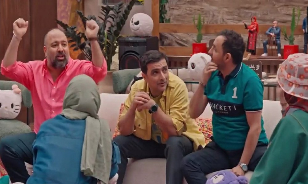 نمای نزدیک از یک شرکت‌کننده تنها در جوکر خانوادگی؛ جلوه‌ای از نبود زوج در فصل جدید جوکر و چرخش محتوا به سمت فردگرایی.