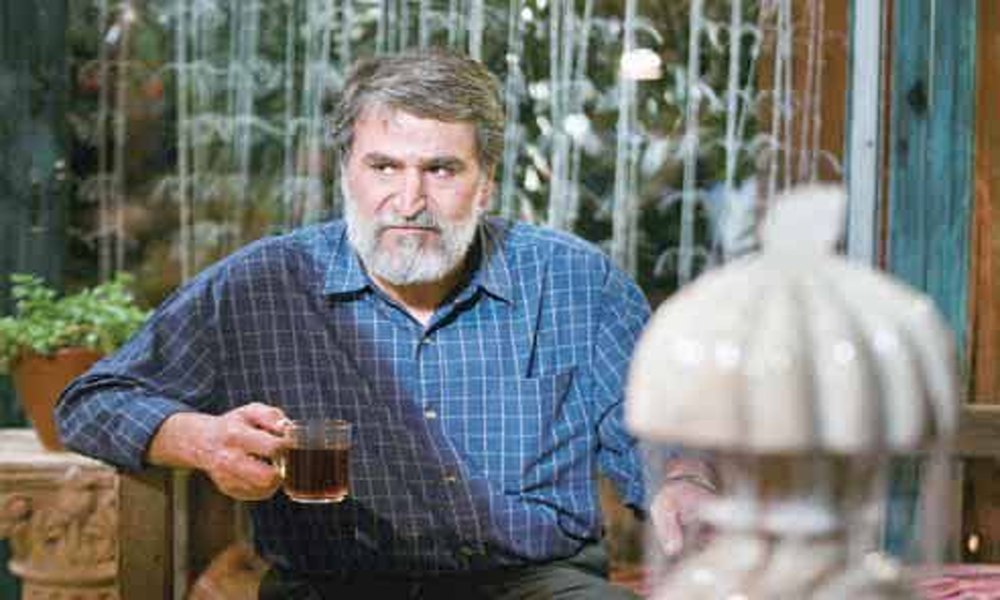 بیوگرافی بازیگران سریال ارمغان تاریکی – حمیدرضا هدایتی بازیگر نقش پدر سارا