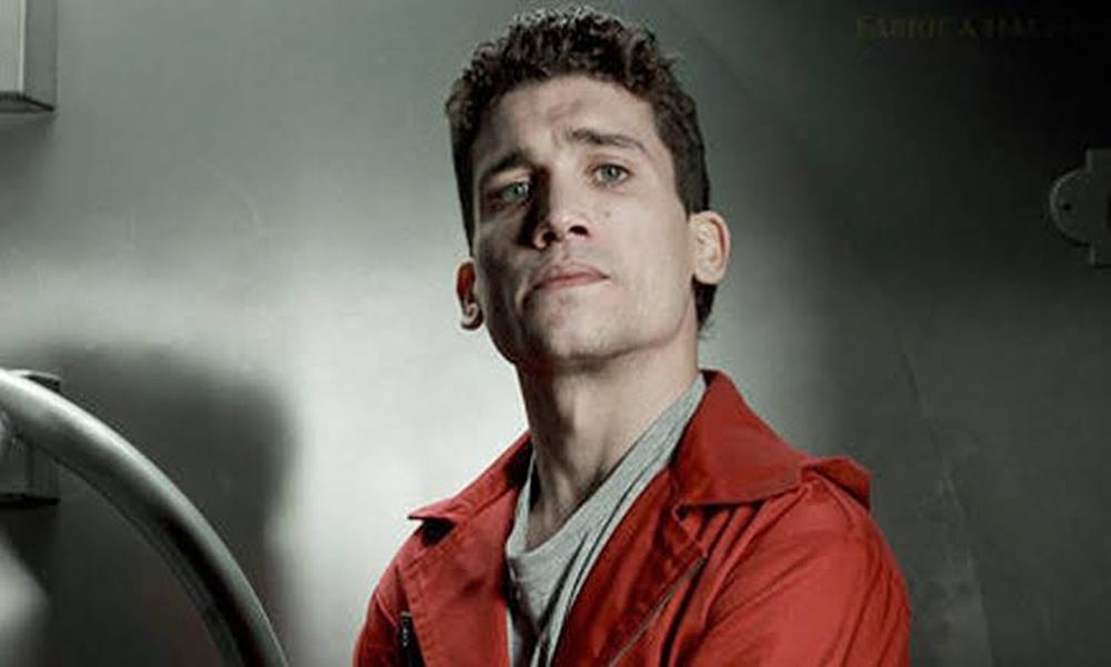 بیوگرافی بازیگران سریال مانی هیست (La Casa de Papel) | عکس، سن، نقش و رازها 7 Jaime Lorente as Denver – صدای خندهدار در بیوگرافی بازیگران سریال مانی هیست
