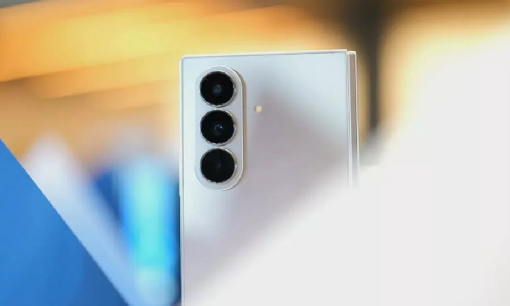 معرفی گلکسی زد فولد 7: شاهکار جدید سامسونگ با طراحی باریکتر، هوش مصنوعی پیشرفته و دوربین 200 مگاپیکسلی 2 با معرفی گلکسی زد فولد 7، سامسونگ مرزهای طراحی گوشیهای تاشو را جابهجا کرده است؛ باریکتر، هوشمندتر و مجهز به دوربین 200 مگاپیکسلی.