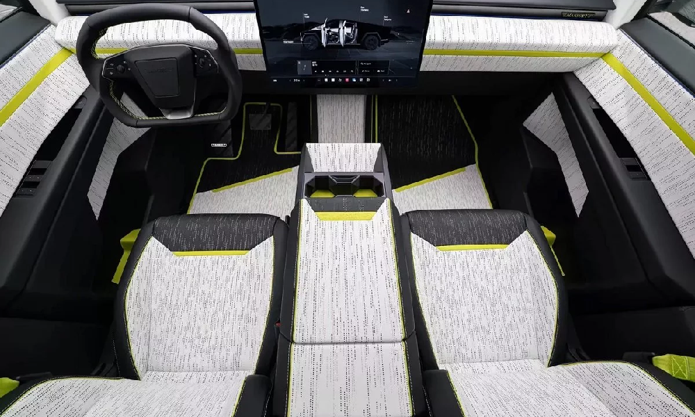 منصوری با معرفی Elongation Evo، نسخه‌ای عجیب و جسور از تسلا سایبرتراک منصوری برای بازار خاورمیانه ارائه کرد.