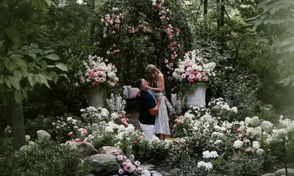 نامزدی تیلور سویفت با ستاره NFL تراویس کلسی؛ از حلقه الماس تا واکنش‌های جهانی