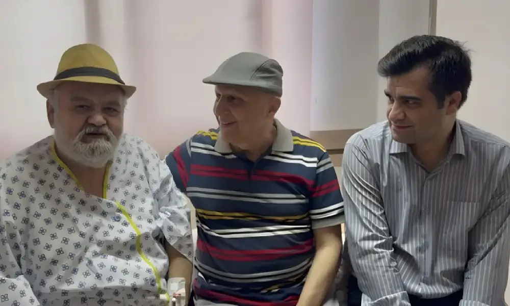 آخرین وضعیت سلامت اکبر عبدی مرداد ۱۴۰۴ 2 جزئیات بستری شدن اکبر عبدی