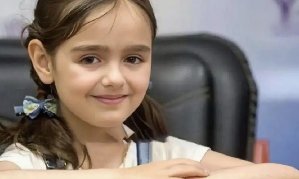 بیوگرافی نیوشا علیپور بازیگر نقش مو مو در بچه مهندس