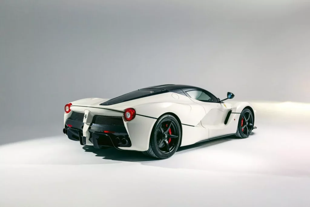 فراری لافراری سفید