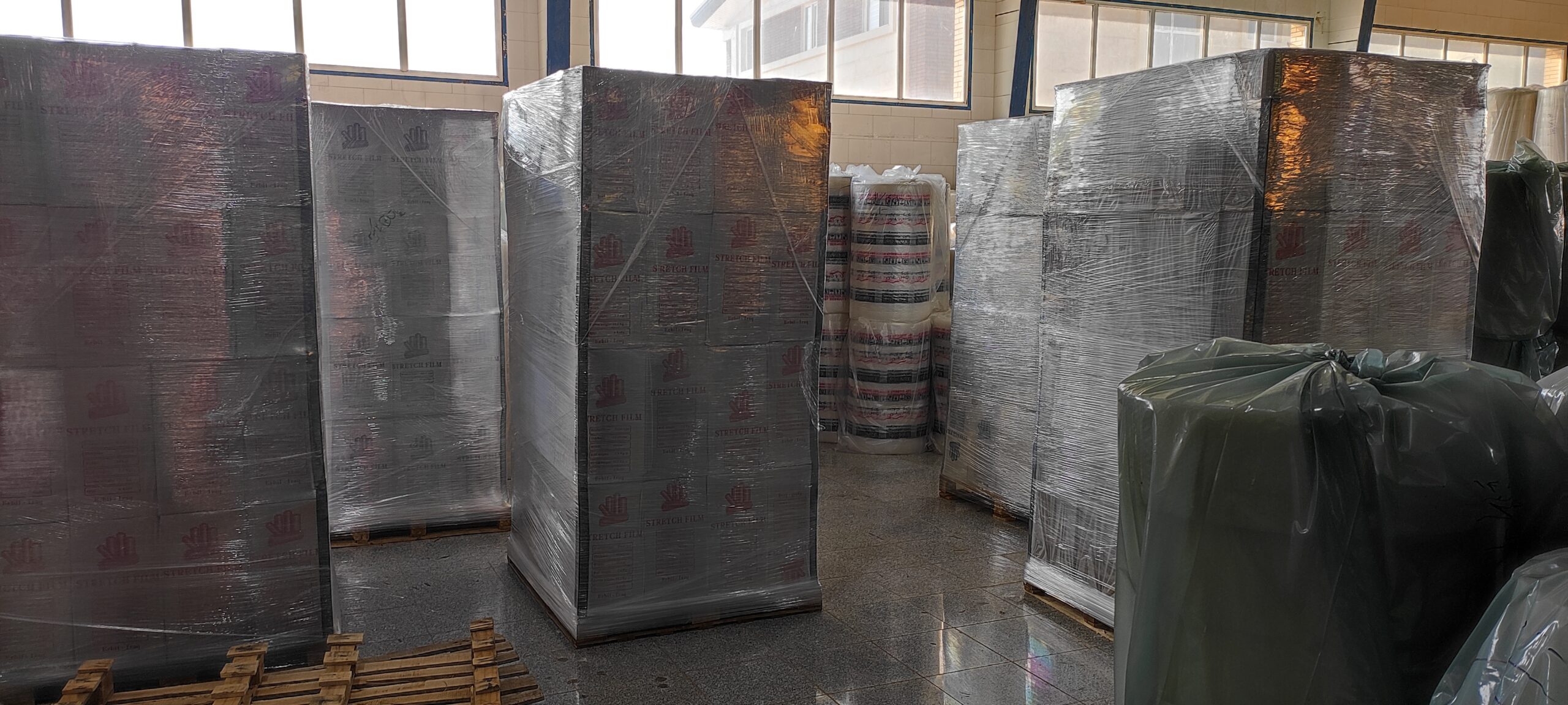 فیلم استرچ؛ همراه مطمئن بسته بندی مدرن 2 فیلم استرچ تولید شده در سام پلاستیک