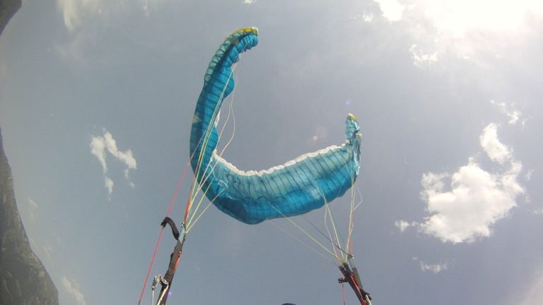 پاراگلایدر